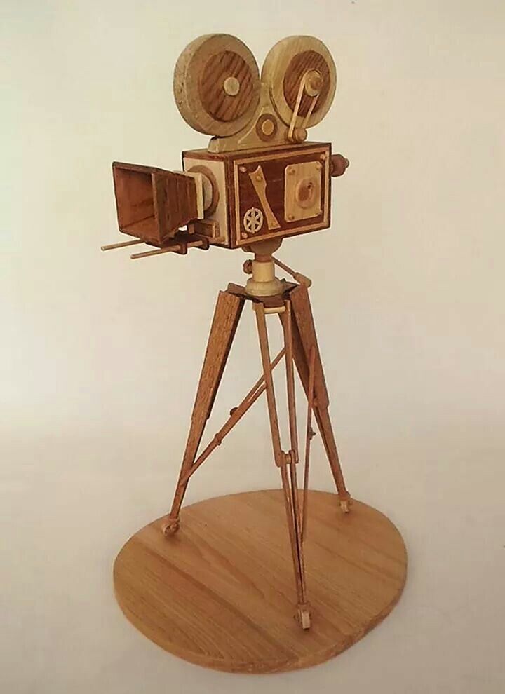 Cámara de cine antigua y moderna