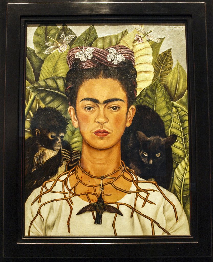 Frida Kahlo pintando su autorretrato