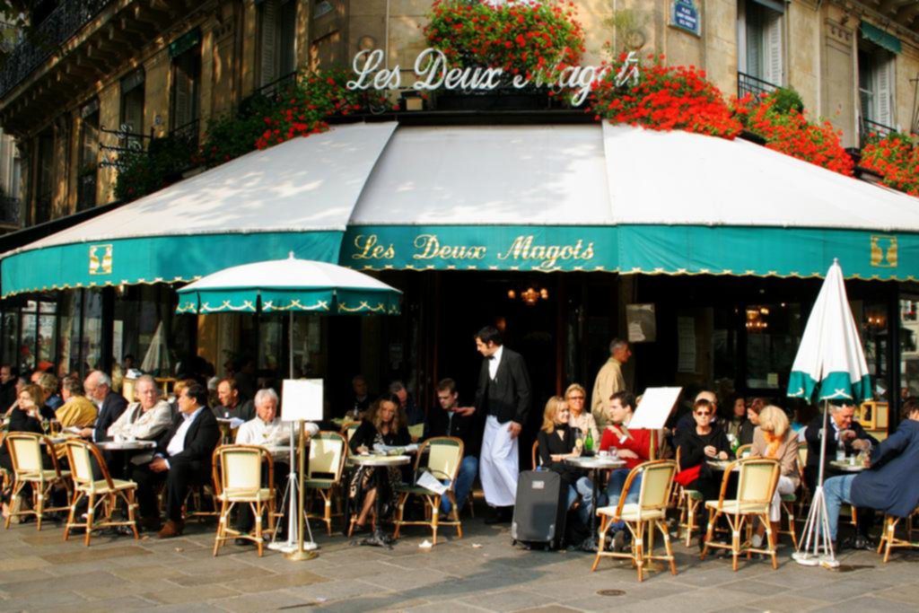 Qué es la epoca moderna en literatura y 3 autores 3 Autores modernos escribiendo en cafeterías históricas
