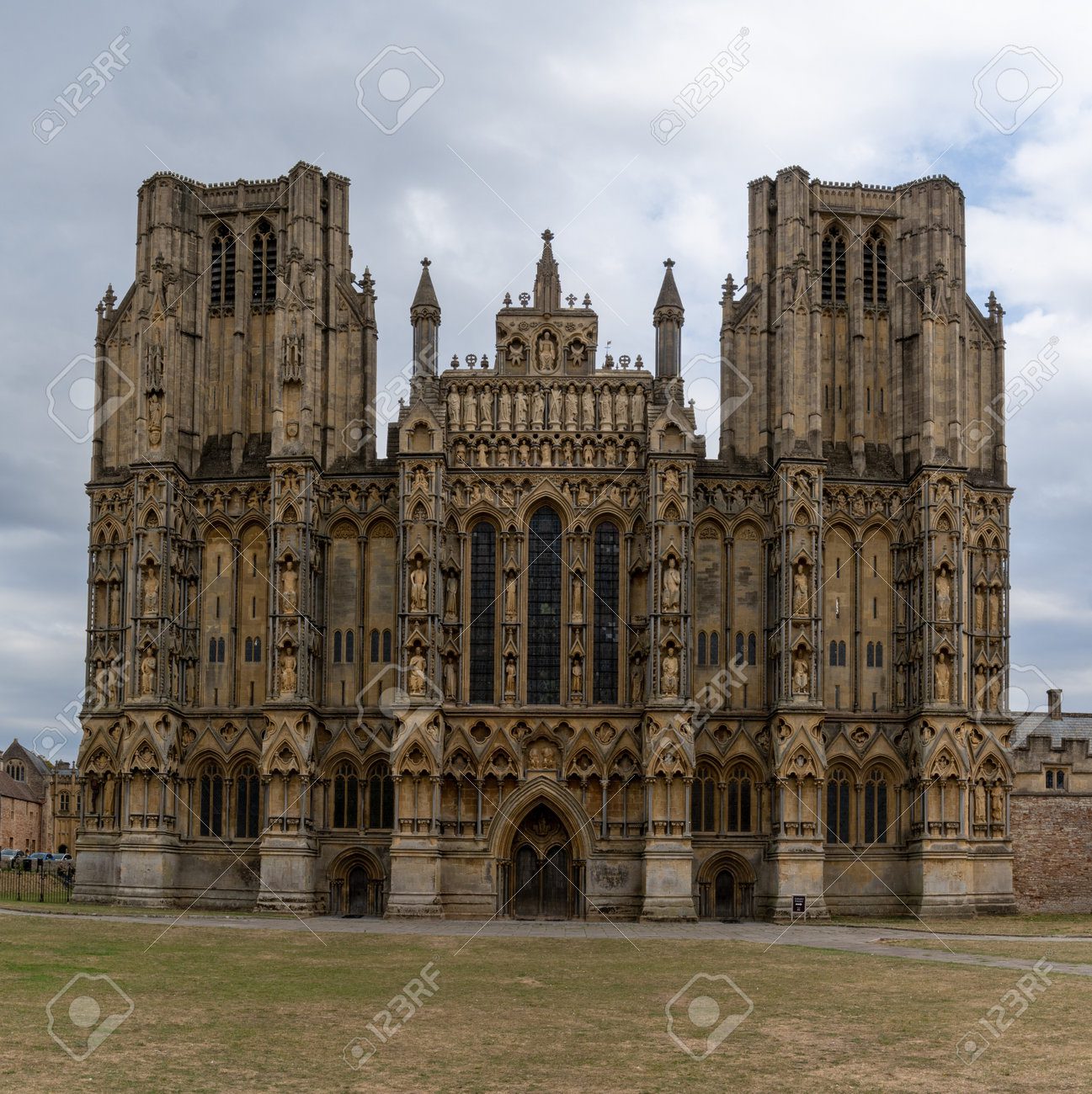 Por qué se llama arquitectura gótica 3 Catedral gótica vista desde el frente