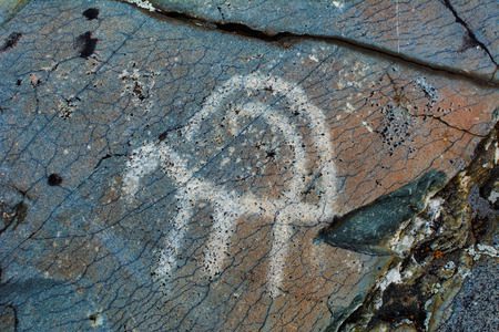 Qué objetos utilizaban para comunicarse en la prehistoria 5 Petroglifos prehistóricos tallados en piedra