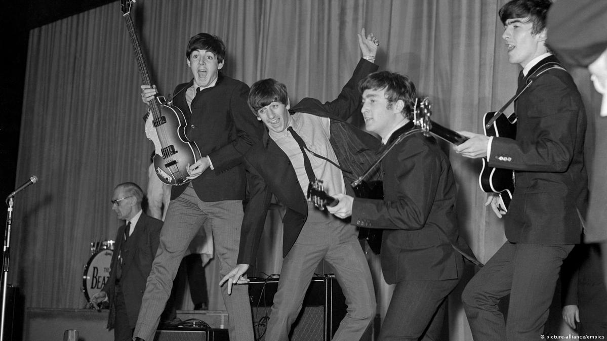 Beatles tocando en concierto 1960