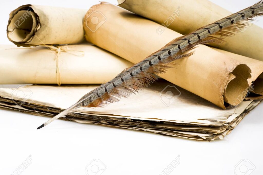 Qué características tiene su poesía 8 95887596 una pluma para escribir en el fondo de una hoja de pergamino viejo danado y rollos de pergamino