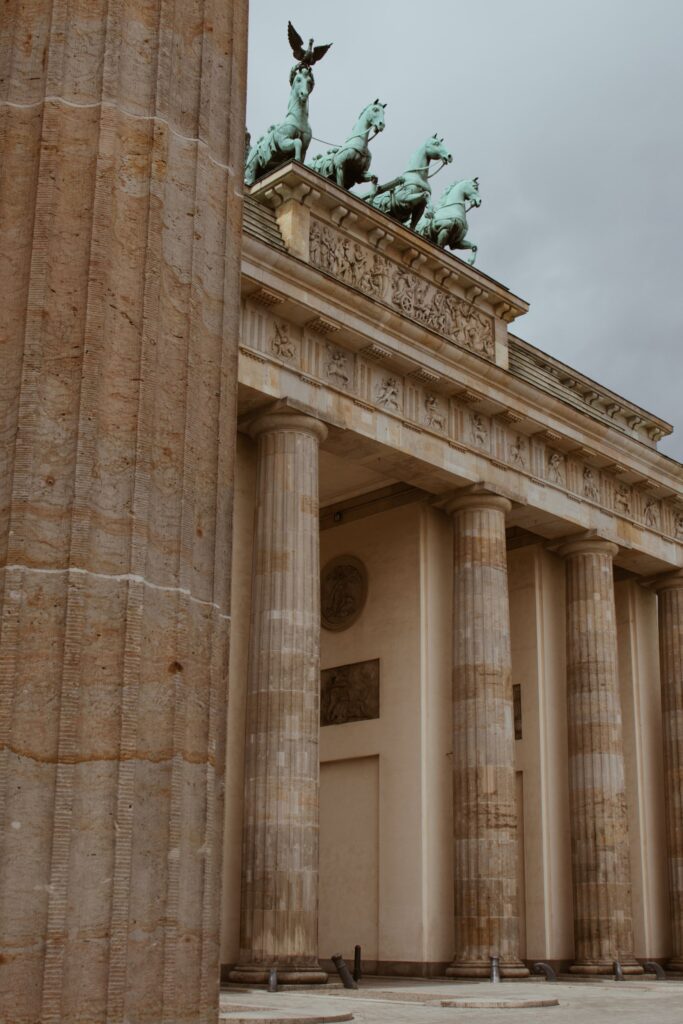 Qué fuentes históricas inspiraron el neoclasicismo 14 arquitectura neoclC3A1sica puerta de brandenburgo