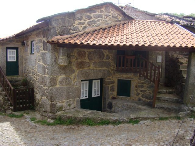 Qué ofrece la Casa Rural Ana María en Aín: Servicios y Comodidades 10 casa rural 1