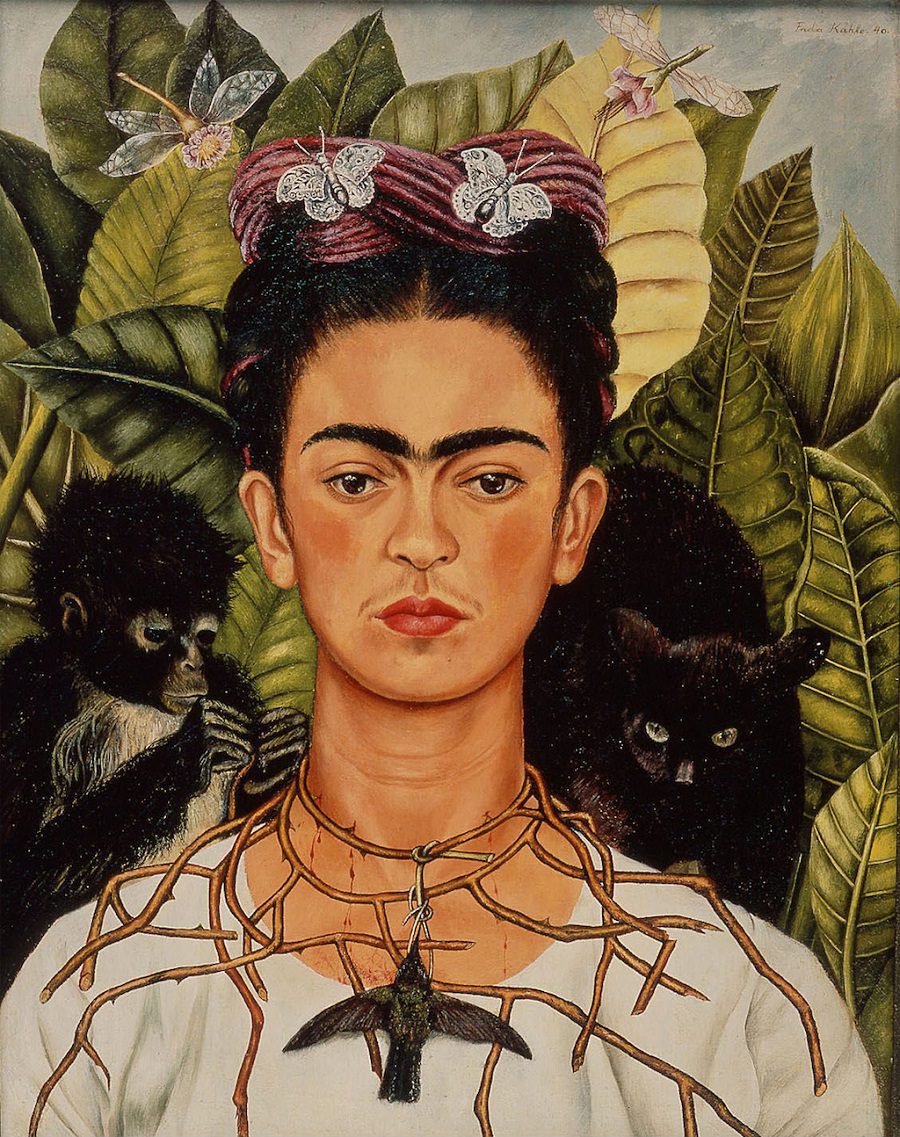 Frida Kahlo: Descubriendo su Nacimiento y Legado 4 Retrato de Frida Kahlo pintando