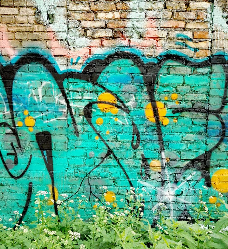 Graffiti antiguo en paredes de piedra