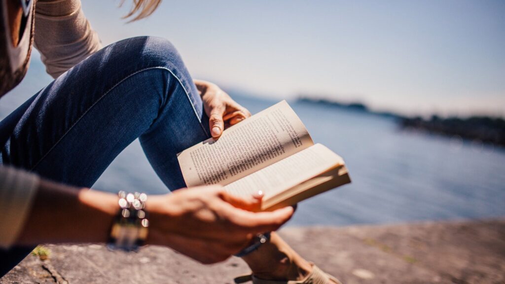 leyendo libro 2654315