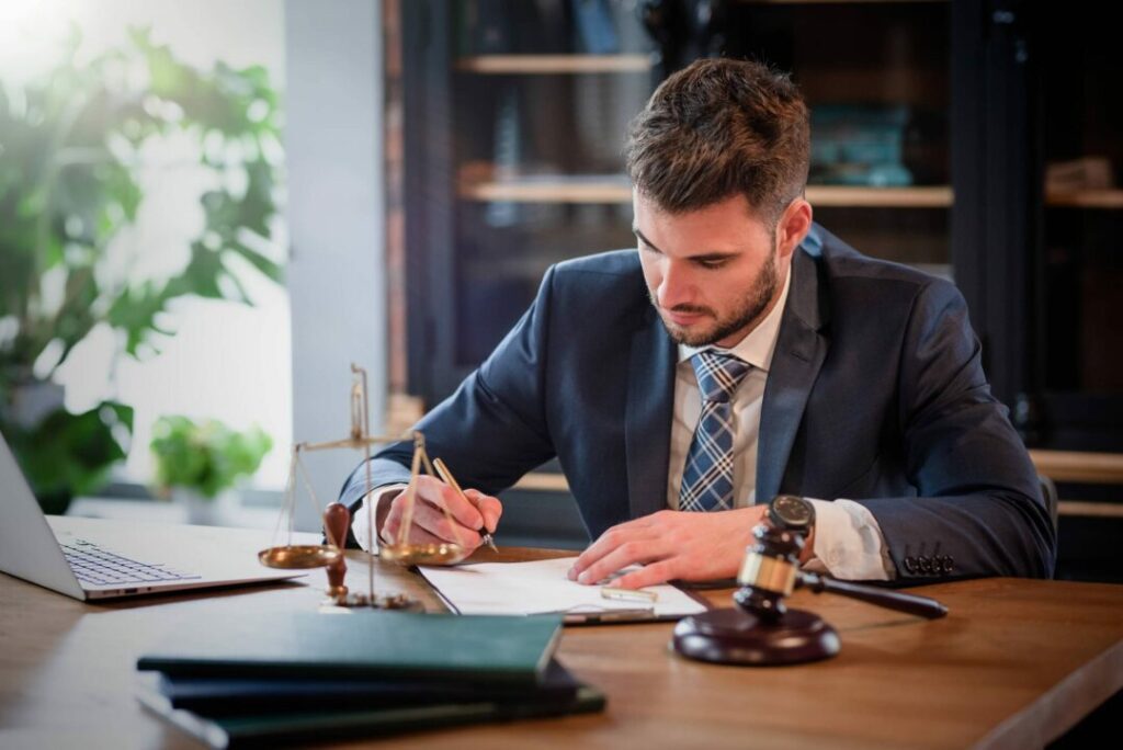 Es lo mismo estudiar Licenciatura en Derecho que ser Abogado 15 licenciatura derecho