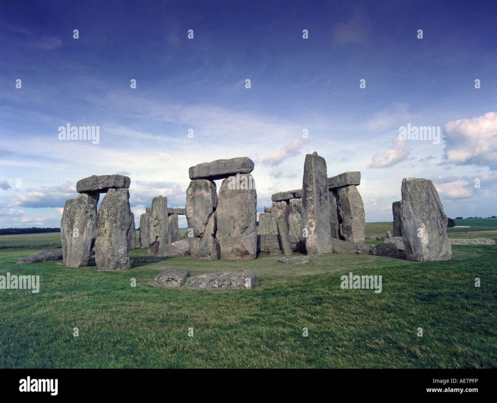 mundo prehistorico stonehenge historicas famosas piedras en circulo en el antiguo monumento historico patrimonio cerca de west amesbury wiltshire inglaterra ae7pfp