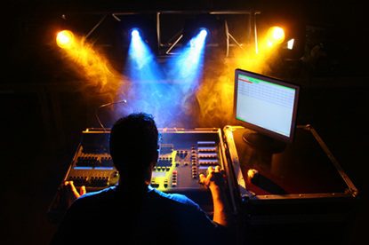 Iluminación, sonido y vestuario teatral