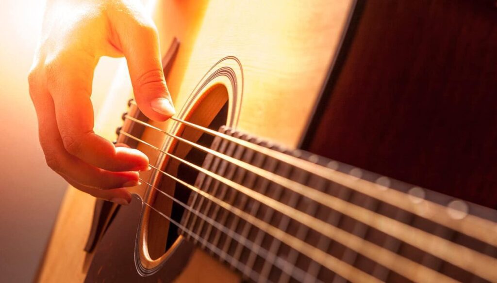 tocar guitarra
