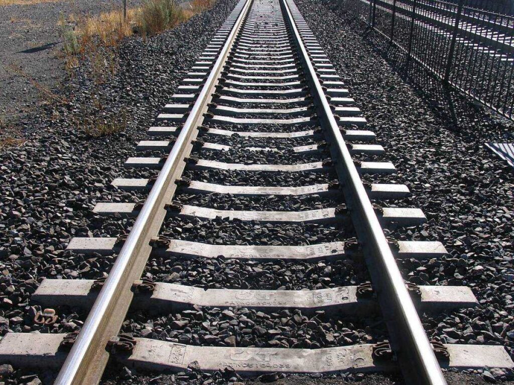 Qué simboliza soñar con trenes y vías: Interpretaciones comunes 25 trenes vias